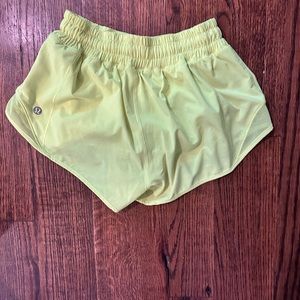 Lululemon hotty hot low-rise lined short 2.5” size 0